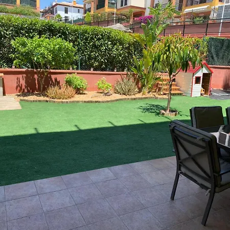 Con Jardin Privado Y Acceso A Piscina